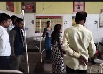 CG : अस्पताल में 5 घंटे तड़पती रही गर्भवती, फर्श पर दिया बच्चे को जन्म, डॉक्टर – नर्स नदारद, स्वास्थ्य मंत्री ने कार्रवाई की कही बात..