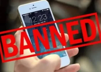 Mobile Banned : स्कूलों में मोबाइल फ़ोन पूरी तरह बैन …. अगले साल मार्च से लागू होगा नियम, देश की संसद ने पास किया कानून