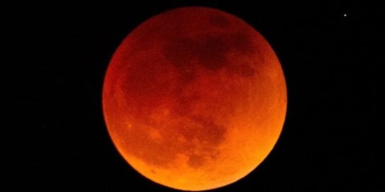 Chandra Grahan 2025 : ….. इस दिन लगेगा साल 2025 का सबसे बड़ा चंद्र ग्रहण, भारतभर में दिखेगा ‘खून जैसा चाँद’