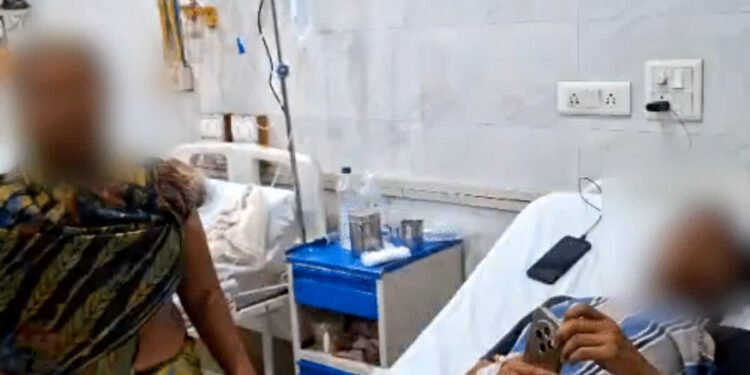 यूट्यूब पर वीडियो देखकर UPSC छात्र ने काट लिया अपना प्राइवेट पार्ट, लड़की बनने के लिए खुद ही कर रहा था सर्जरी