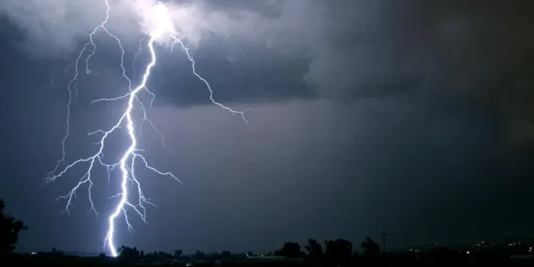 CG : कोरबा में दंपति पर गिरी आकाशीय बिजली, पति की मौत …. गर्भवती पत्नी की हालत नाजुक, खेत में काम करने के दौरान हुई घटना