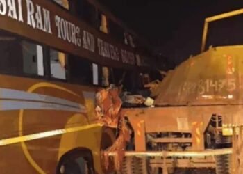 CG Big Road Accident : श्रद्धालुओं से भरी बस ट्रेलर में जा घुसी, हादसे में 3 महिलाओं सहित 4 की मौतें ….