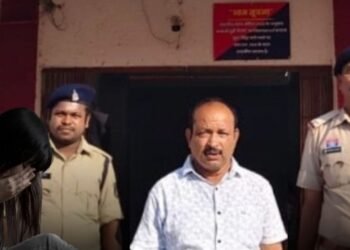 CG News : प्रधानपाठक ही निकला दरिंदा! घर में घुसकर महिला से की हैवानियत की सारी हदें पार, पीड़िता चिल्लाई तो धमकी देकर ….