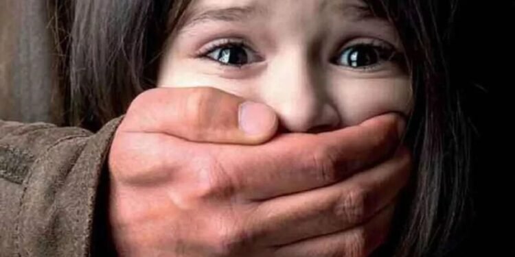 CG Crime : दरिंदगी की हद हुई पार! कुरकुरे का लालच देकर 6 साल की मासूम से दुष्कर्म, आरोपी गिरफ्तार