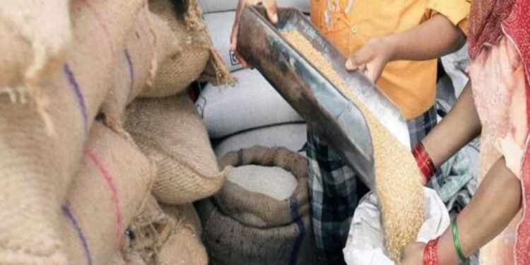 राशनकार्ड धारक ध्यान दें! इन लोगों को इस महीने से नहीं मिलेगा राशन, वितरण के समय भी बदलाव