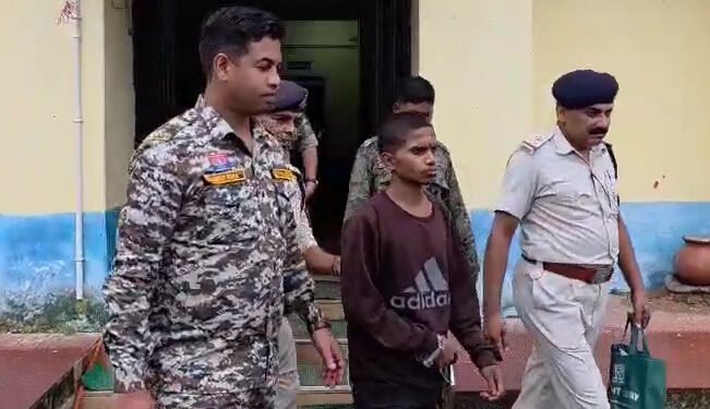 CG Crime : पापा बाइक चलाने नहीं देते थे, गुस्साये बेटे ने डंडे से पीट – पीटकर पिता को उतारा मौत के घाट आरोपी बेटा गिरफ्तार