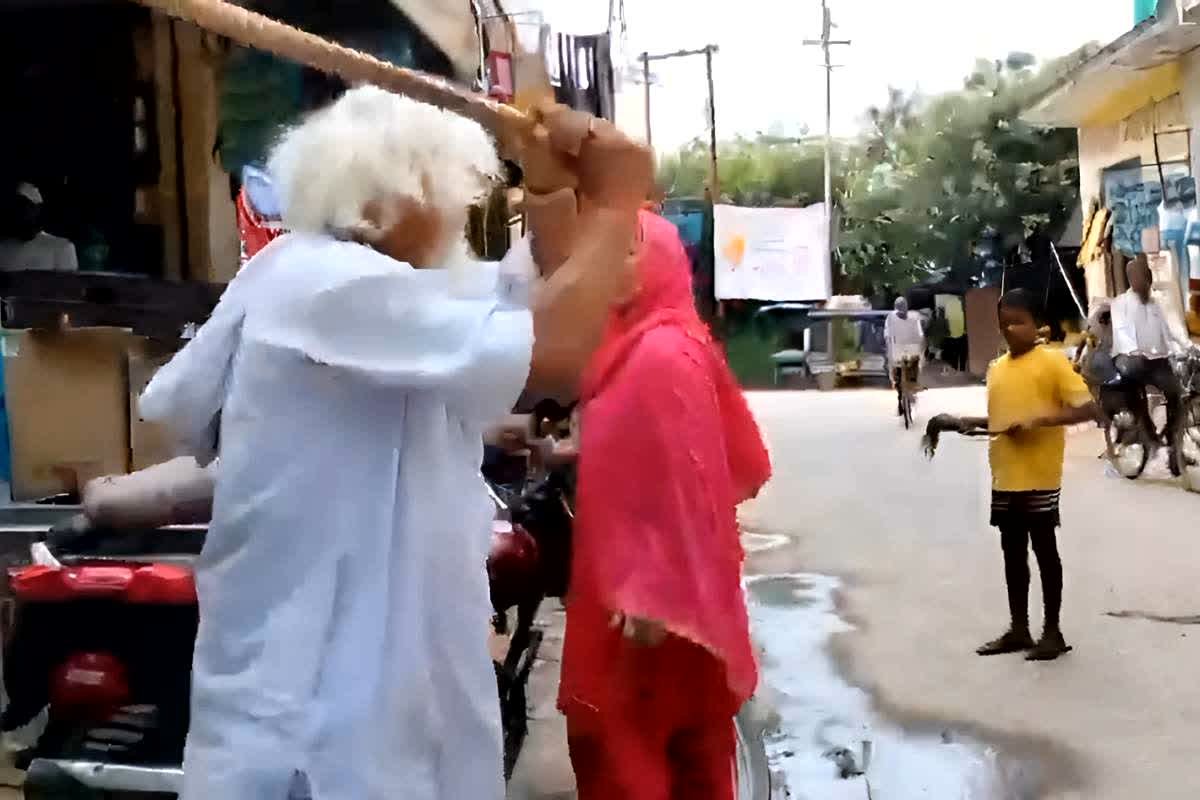भाजपा सांसद की बहन का बाथरूम में नहाते हुए ससुर ने बनाया वीडियो, बीच सड़क पर की मारपीट, वायरल हो रहा वीडियो