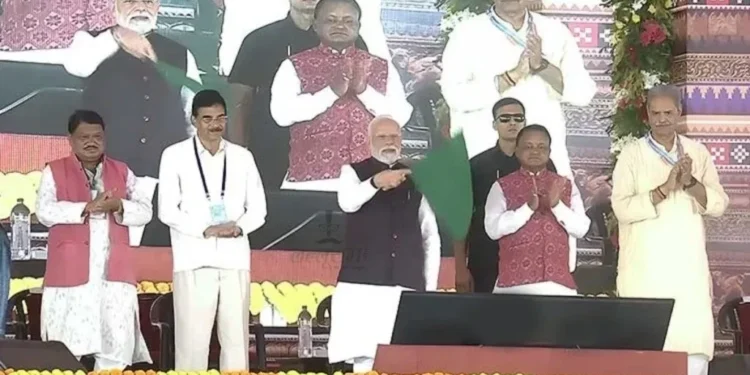 CG News : छत्तीसगढ़ की पहली अमृत भारत एक्सप्रेस को पीएम मोदी ने दिखाई हरी झंडी