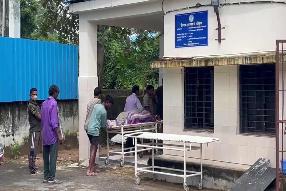 CG Crime : युवती से रेप के बाद हत्या! झाड़ियों में मिला निर्वस्त्र शव, जांच में जुटी पुलिस