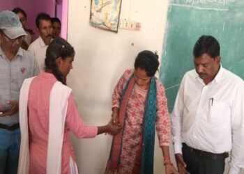 शिक्षा के मंदिर में तानाशाही रवैया, प्राचार्य की पिटाई से 3 छात्राएं हुई बेहोश, सोशल मीडिया पर वायरल हुआ वीडियो