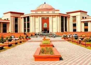 CG High Court : छुट्टी के दिन खुला हाईकोर्ट, छात्रहित में हाईकोर्ट ने लिया बड़ा फैसला, कॉलेजों में एडमिशन को लेकर ….