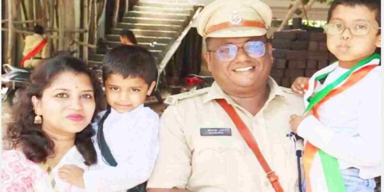 CG : शहीद ASP की पत्नी को मिली DSP के पद पर नियुक्ति, राज्य सरकार ने जारी किया आदेश, पढ़िये गृह विभाग का आर्डर, कहां मिली पोस्टिंग ….