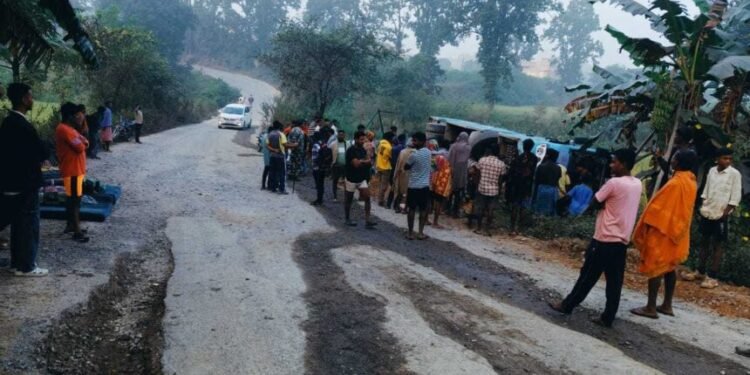 CG Road Accident : दिवाली पर बड़ा हादसा; यात्रियों से भरी बस पलटी, 20 से ज्यादा यात्री घायल