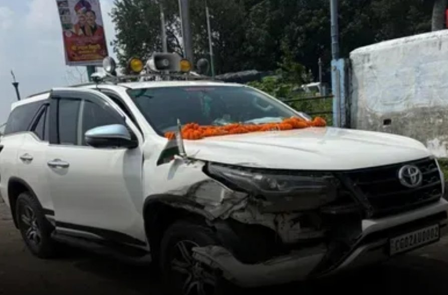 CG Big Breaking : मंत्री श्याम बिहारी जायसवाल की कार ट्रक से टकराई, जन्मदिन कार्यक्रम से लौटते वक्त हुआ हादसा