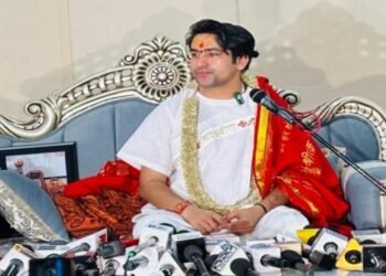 CG NEWS : रायपुर में कथा सुना रहे बागेश्वर धाम पीठाधीश्वर पं. धीरेंद्र कृष्ण शास्त्री, बोले – “छत्तीसगढ़ की दिशा और दशा बदल रही है”