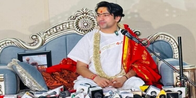 CG NEWS : रायपुर में कथा सुना रहे बागेश्वर धाम पीठाधीश्वर पं. धीरेंद्र कृष्ण शास्त्री, बोले – “छत्तीसगढ़ की दिशा और दशा बदल रही है”