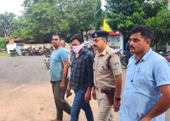 CG : गांजा तस्करी करने के आरोप मे छत्तीसगढ़ी सिनेमा का मशहूर अभिनेता गिरफ्तार, 4 साल से दे रहा था पुलिस को चकमा