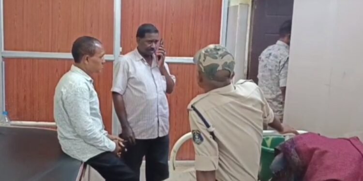 CG Breaking News : हत्या के मामले में सजा काट रहा कैदी अस्पताल की जेल वार्ड से सुरक्षा कर्मियों को चकमा देकर हुआ फरार