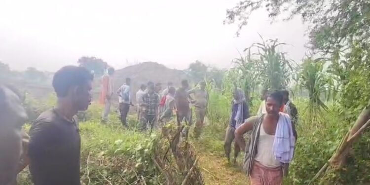 5 बच्चों की मां पर चढ़ा इश्क का खुमार, प्रेमी संग भागी महिला को पति ने साथियों संग पत्नी का कर दिया …. ये हाल