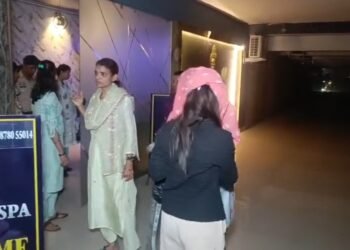 CG Sex Racket : बाहर स्पा सेंटर का पोस्टर अंदर चल रहा था सेक्स रैकेट, पुलिस ने दो जगहों पर दी दबिश, 5 लड़कियों समेत 9 लोग हिरासत में देखे पूरा वीडियो