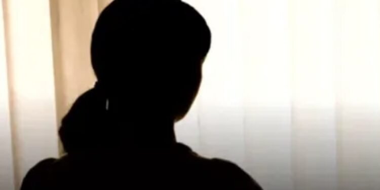 जाने – माने अस्पताल में नर्सिंग ऑफिसर के साथ नामी अधिकारियों ने की घिनौनी हरकत, जानकर आप भी कहेंगे-छी…