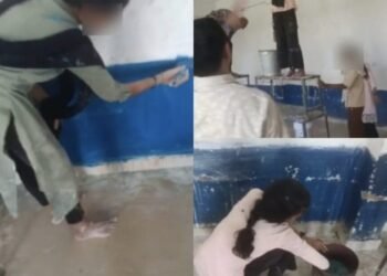CG Viral Video : आत्मानंद स्कूल में छात्राओं से पोताई कराते शिक्षक का वीडियो हुआ वायरल, प्रशासन सख्त