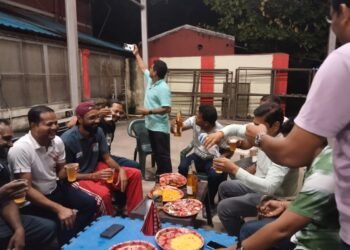 CG : रेलवे के बॉक्सिंग रिंग में दारू और मुर्गा पार्टी, खिलाड़ियों में आक्रोश – बोले, “जिस रिंग की हम पूजा करते हैं, उसका अपमान हुआ है”