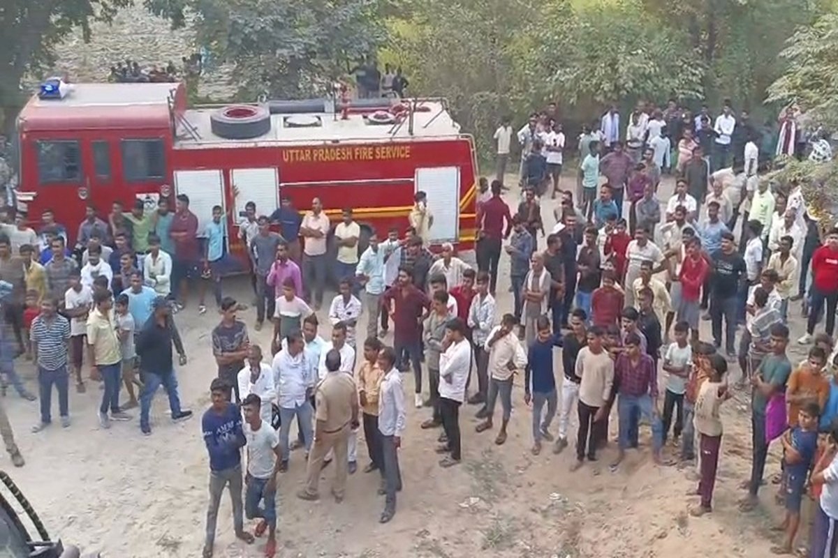 Big Breaking : पटाखों की दुकान में भीषण विस्फोट, पूरी बिल्डिंग के उड़े परखच्चे, एक की मौत दो की हालत गंभीर देखे पूरा वीडियो