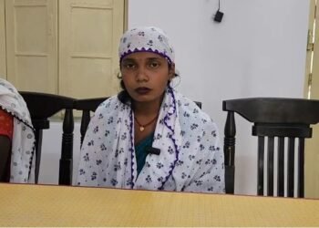 CG : पति की शिकायत लेकर थाना पहुंची महिला के साथ दुर्व्यवहार का आरोप #### भाग यहां से …. थाना प्रभारी के खिलाफ अब कांग्रेस नेता खोलेंगे मोर्चा