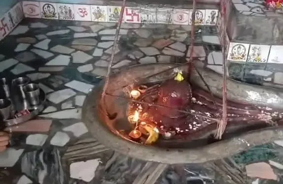 CG : मुस्लिम युवक ने मंदिर में जाकर शिवलिंग पर किया पेशाब, शहर में भड़की आस्था की आग