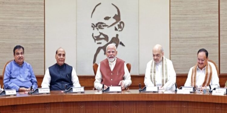 8th Pay Commission : केंद्र ने आठवें वेतन आयोग को दी मंजूरी, 50 लाख कर्मचारियों को मोदी कैबिनेट का बड़ा तोहफा