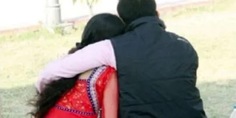 Extra Marital Affair : मेरा वाला ‘अब्दुल’ ऐसा नहीं है, 6 बच्चों की अम्मा को 7 बच्चों के अब्बू से हुई मोहब्बत, मन भरने के बाद