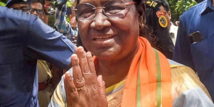 CG Breaking : राष्ट्रपति द्रौपदी मुर्मु आज आ सरगुजा दौरे पर, जनजातीय गौरव दिवस समारोह में होंगी शामिल