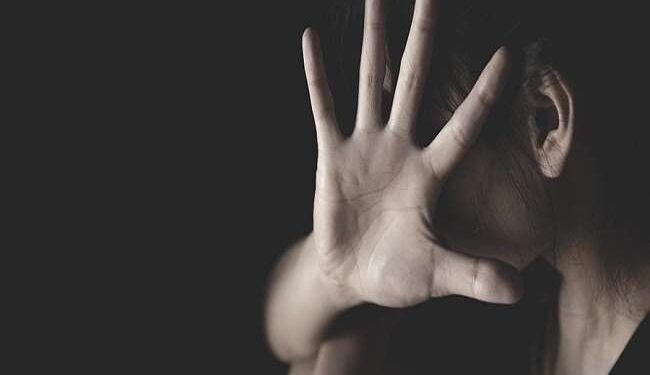 Crime News : किसी और के साथ था पत्नी का चक्कर! शक में पति ने काट दिया बीवी का ….. अंग, जांच मे जुटी पुलिस