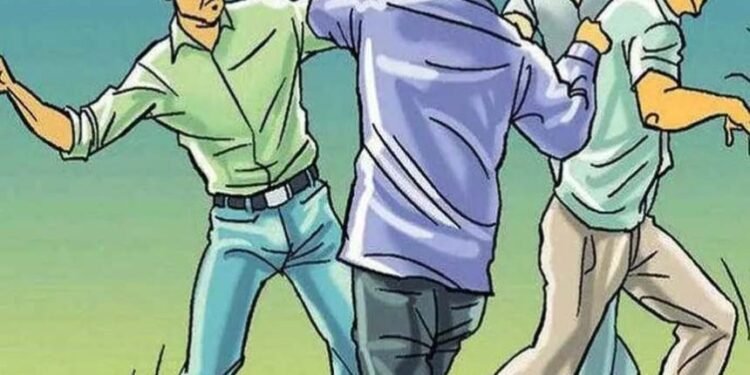 CG Crime : बस स्टैंड पर मजदूर से मारपीट, अश्लील गालियां देकर दी जान से मारने की धमकी, जांच में जुटी पुलिस