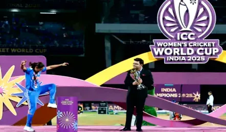 ट्रॉफी लेने से पहले स्टेज पर आकर अचानक भांगड़ा करने लगी हरमनप्रीत कौर, देखते रह गए आईसीसी चीफ जय शाह, देखिए वीडियो