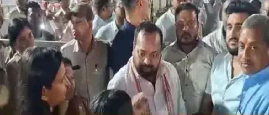 CG : राज्योत्सव कार्यक्रम के दौरान बवाल, भाजपा कार्यकर्ताओं ने कलेक्टर के खिलाफ की नारेबाजी, सांसद – विधायक भी थे मौजूद