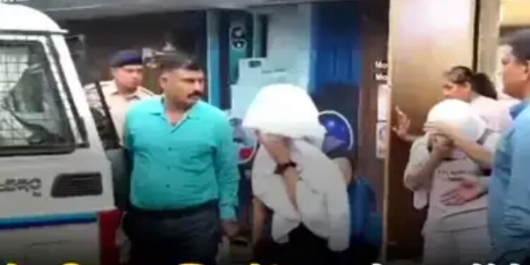 Sex Racket : हाई – प्रोफाइल सेक्स रैकेट का पर्दाफाश! विदेशी लड़कियों की होटल में सप्लाई, मिला 200 से अधिक कंडोम का ढेर