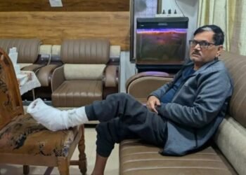 CG News : हेड कॉन्स्टेबल की दबंगई, वकील और उसके बेटे को सरेराह पीटा, SSP ने किया सस्पेंड हेड कांस्टेबल सहित 4 के खिलाफ FIR दर्ज