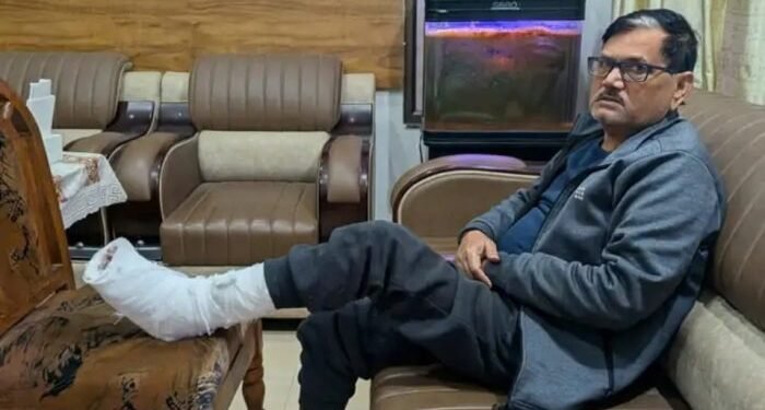 CG News : हेड कॉन्स्टेबल की दबंगई, वकील और उसके बेटे को सरेराह पीटा, SSP ने किया सस्पेंड हेड कांस्टेबल सहित 4 के खिलाफ FIR दर्ज