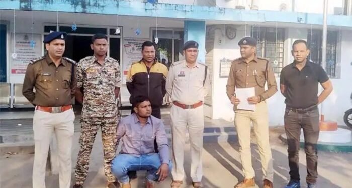 CG Crime : युवक ने पड़ोसी के घर में घुसकर बाप – बेटी की ले ली जान, महिला घायल, वारदात के बाद मचा हड़कंप