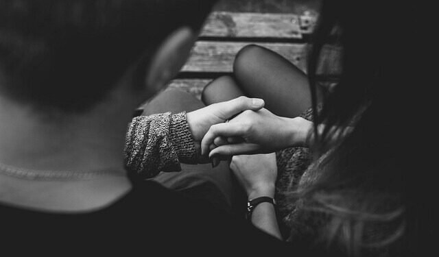 अपनी लिव – इन पार्टनर से दोस्ती करवा दो…’ सीनियर की डिमांड से भड़का युवक, ले जाकर कर दिया कांड