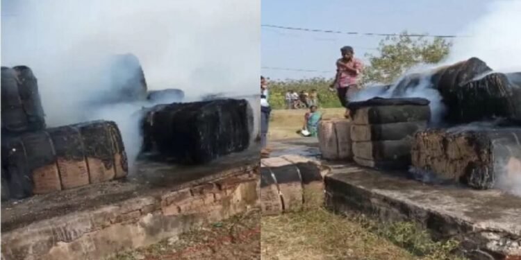 CG News : धान खरीदी केंद्र में लगी भीषण आग, सैकड़ों बारदाना जलकर खाक, मौके पर कोई नहीं – कर्मचारियों के हड़ताल का असर !