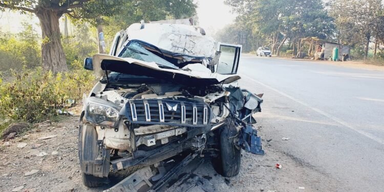 CG Big Road Accident : स्कार्पियो और ट्रक में जोरदार टक्कर, 5 लोगों की गयी जान, 7 की हालत गंभीर