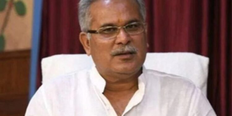 CG Politics : फरार अमित बघेल पर गरमायी सियासत पूर्व CM बघेल ने कहा सरकार दे रही बढ़ावा, पलटवार में चंद्राकर ने बघेल को लेकर कही बड़ी बात