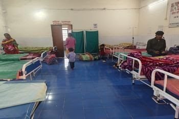 CG News : सीएचसी में इलाज के अभाव में मौत कई बार दरवाजा खटखटाया डॉक्टर और नर्स ड्यूटी पर नहीं थे मौजूद