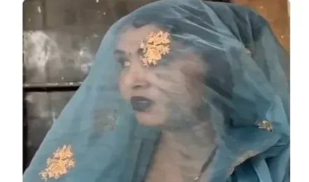 Viral Video : चार बच्चे छोड़ इंस्टाग्राम प्रेमी संग फरार हुई महिला, वापस मिली तो कोर्ट में रोते रहे ससुर और बच्चे, पीछे मुड़कर भी नहीं देखा देखे पूरा वीडियो