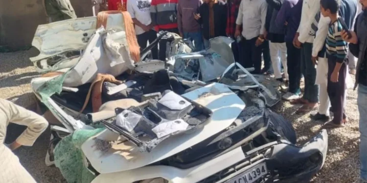 Big Road Accident News : तेज रफ्तार कंटेनर अनियंत्रित होकर कार पर पलटा, एक ही परिवार के 7 लोगो की मौत