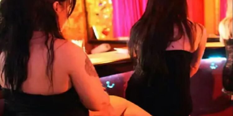 CG : स्पा सेंटर की आड़ में देह व्यापार का कारोबार, पुलिस ने 2 सेंटरों में मारी रेड पति-पत्नी समेत 3 लोगों को किया गिरफ्तार