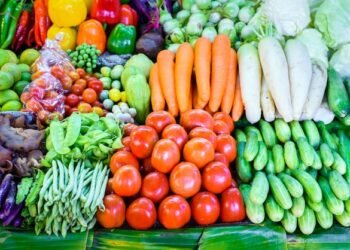 CG Vegetables Price : मानसून की मार, दोगुने हुए सब्जियों के दाम टमाटर दिखाया रंग 10 से 40 रुपए पहुंचा